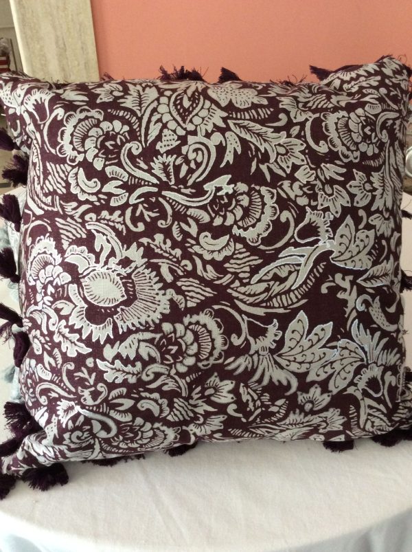 Cuscino in cotone con ponpon Mathilde M-grigio-fili d'arte