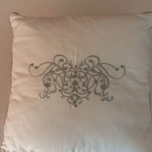 Cuscino in cotone con ricamo Arabesque Mathilde M-bianco-fili d'arte